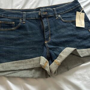 New w/tags.  Universal Thread denim shorts. Size 14/32